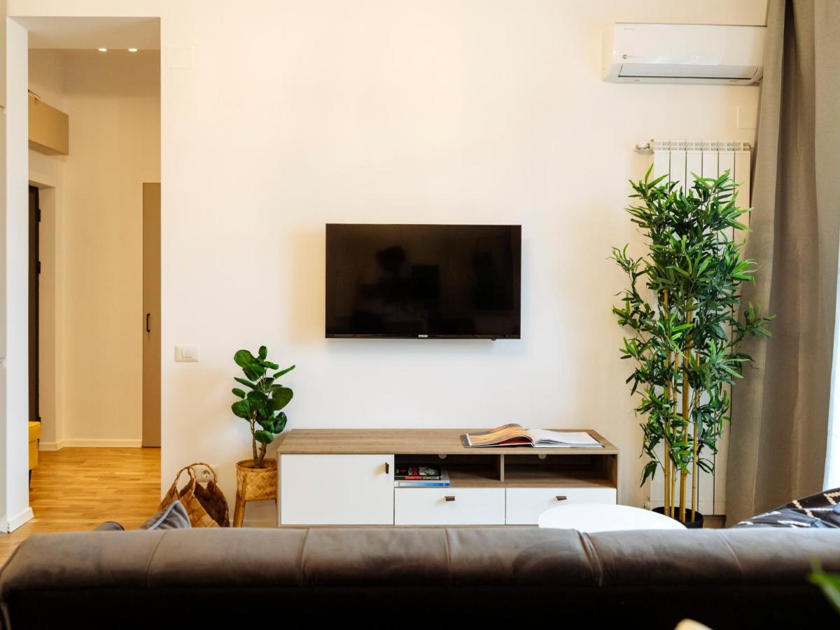 Sunny 2Br Flat - Top Location - Amazing Balcony Bucarest Extérieur photo