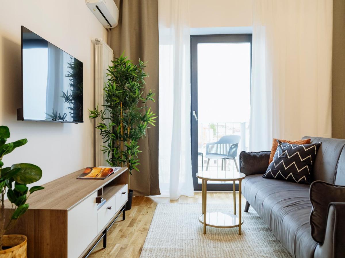 Sunny 2Br Flat - Top Location - Amazing Balcony Bucarest Extérieur photo